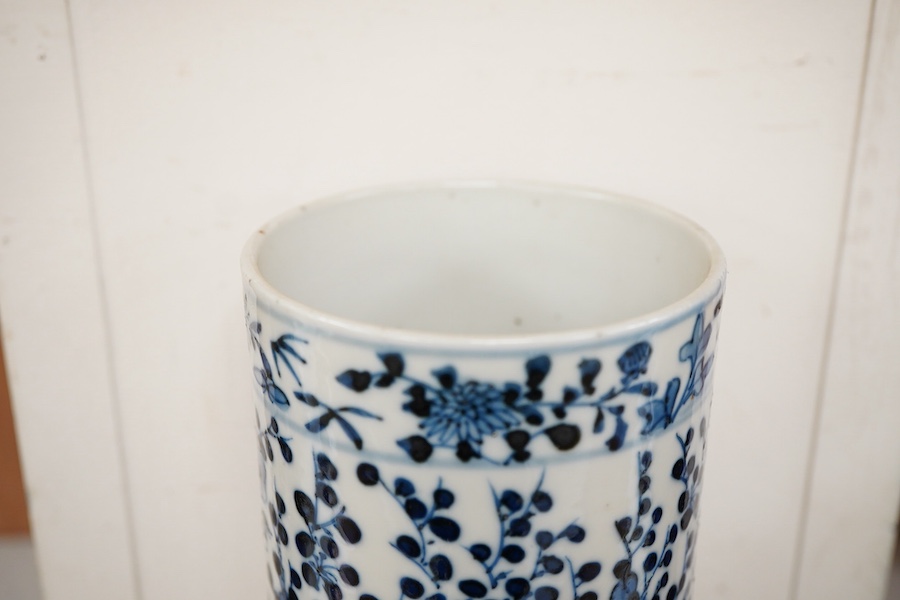 A late 19th/early 20th century Chinese sleeve vase, Kangxi mark, 25cm